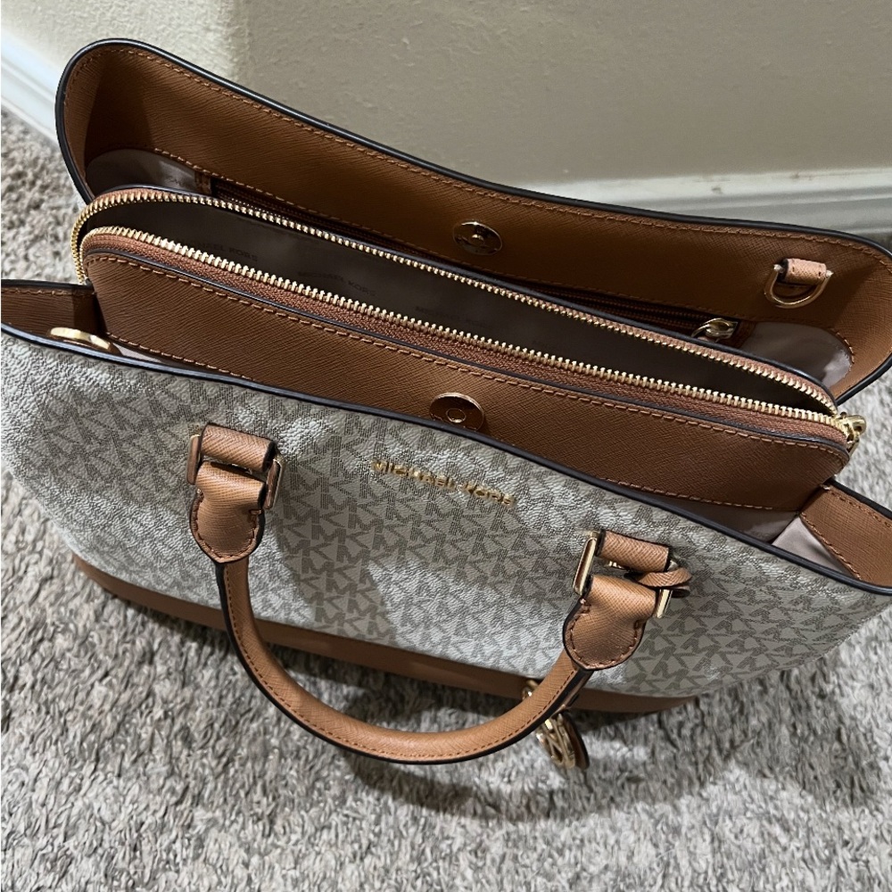 MICHAEL KORS Savanna Satchel Bag NEW - Picture 4 of 13